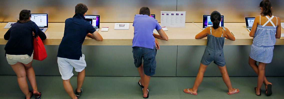 Kunden in einem Apple-Store in Boston.