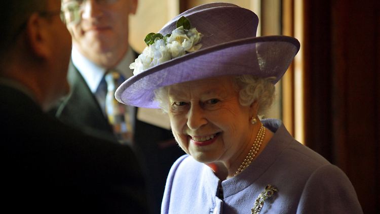 Dass die Queen für einen Scherz zu haben ist, kommt eher selten vor.