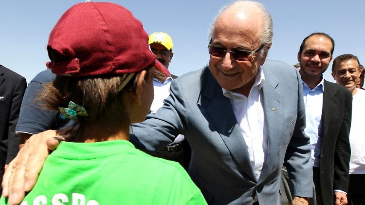 Warm war's: Joseph Blatter in Jordanien.
