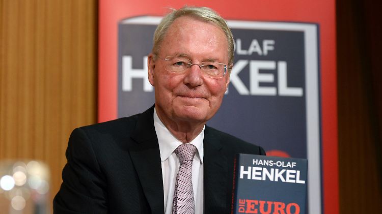 Henkel stellt sein Buch "Die Euro-Lügner" im Haus der Bundespressekonferenz vor.