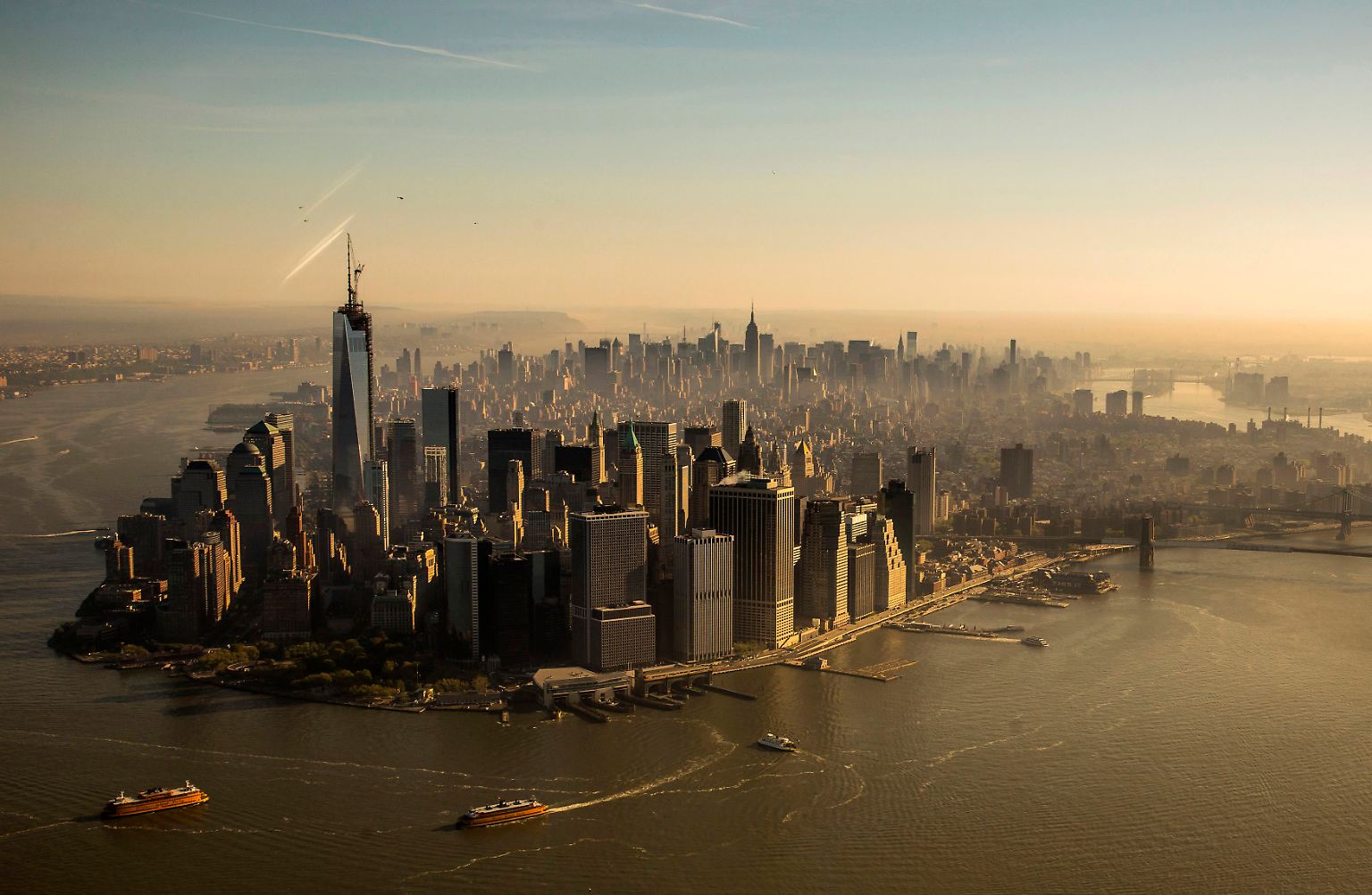 New York City beherbergt das ökonomische Zentrum der weltgrößten Volkswirtschaft - und ist damit der wichtigste Knotenpunkt im Weltfinanzsystem. Eine ganze Reihe von Großbanken haben in Manhattan ihren Sitz oder ihre lukrativste Niederlassung.