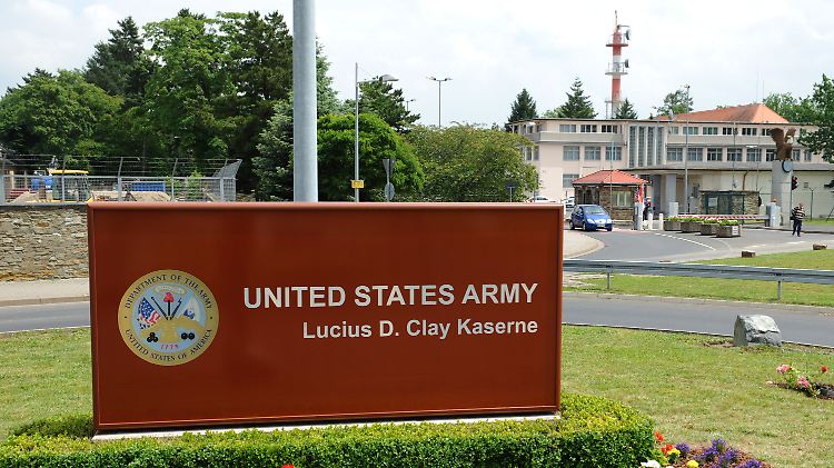 Der Flugplatz in Wiesbaden-Erbenheim ist Sitz des Europa-Hauptquartiers der US-Armee. In der Stadt plant die NSA offenbar den Bau eines neuen Abhörzentrums.