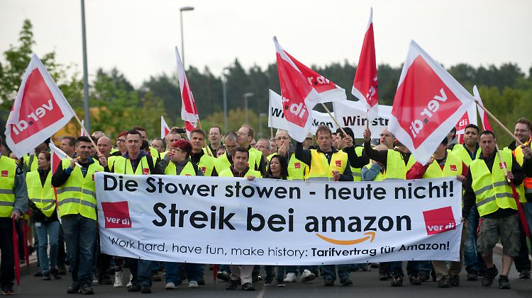Die Zahlung von Weihnachtsgeld wurde schon zugesichert, doch den Mitarbeitern von Amazon geht es um mehr.