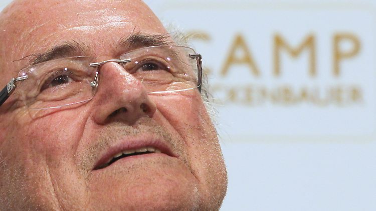 "Man kann die Stadien abkühlen, aber man kann nicht das ganze Land abkühlen": Joseph Blatter.