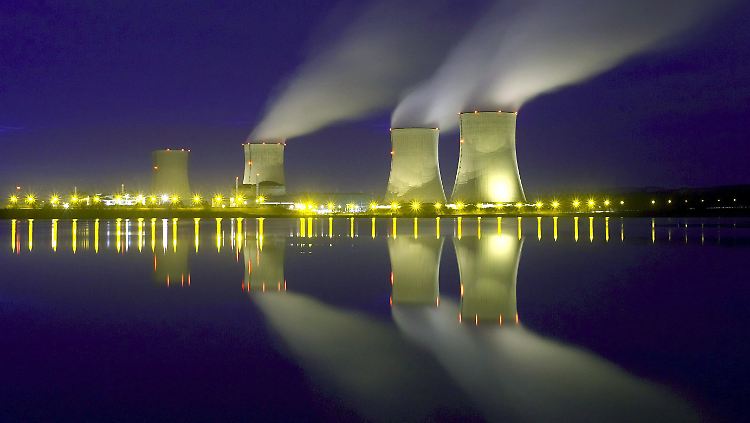 Anders als Deutschland setzt Frankreich weiter auf Atomkraft - hier das AKW Cattenom nahe der deutschen Grenze.