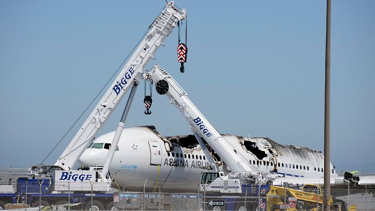 Beim Flugzeugabsturz in San Francisco starben drei Menschen und Dutzende wurden verletzt.
