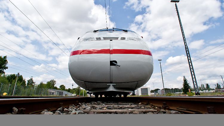 Der modernisierte ICE-2-Zug: Anfang 2011 hat die Bahn ein Redesign für 44 ICE-2-Züge gestartet. Rund 100 Millionen Euro wurden unter anderem in Komfort und Technik investiert.
