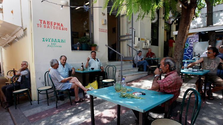 Eine griechische Taverne in Thebes, 80 km von Athen entfernt. Wer bedürftig ist und wer nicht, ist nicht immer offensichtlich.
