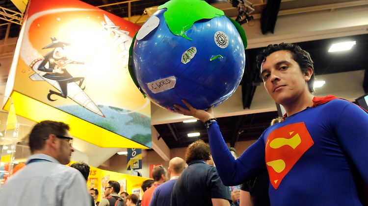 Nein, dieser Superman wird es wohl nicht auf die Leinwand schaffen - ein Fan hat sich auf der San Diego Comic-Con als Superheld verkleidet.