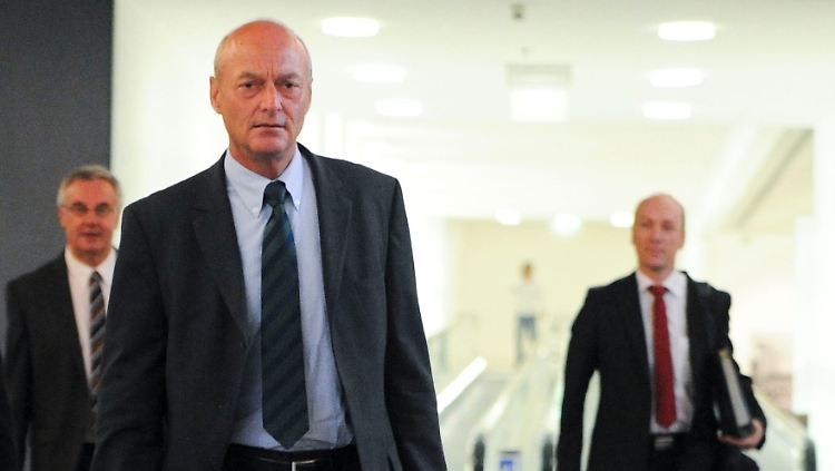 BND-Präsident Schindler (M.) sagte inder vergangenen Woche vor dem Parlamentarischen Kontrollgremiums des Bundestags zur NSA-Spähaffäre aus.
