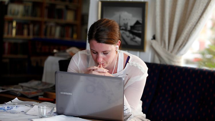 Marthe Deborah Dalelv gab norwegischen Medien Interview via Skype. 