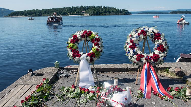 Auf Utøya gedachten zum zweiten Jahrestag rund 600 Menschen des Anschlags.