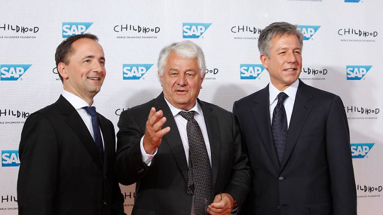 Mit-Gründer Hasso Plattner (M) sowie die Konzernchefs Bill McDermott (r) and Jim Hagemann Snabe (l)