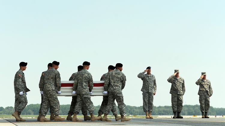 In diesem Jahr haben in Afghanistan schon mehr als 100 ausländische Soldaten ihr Leben gelassen.