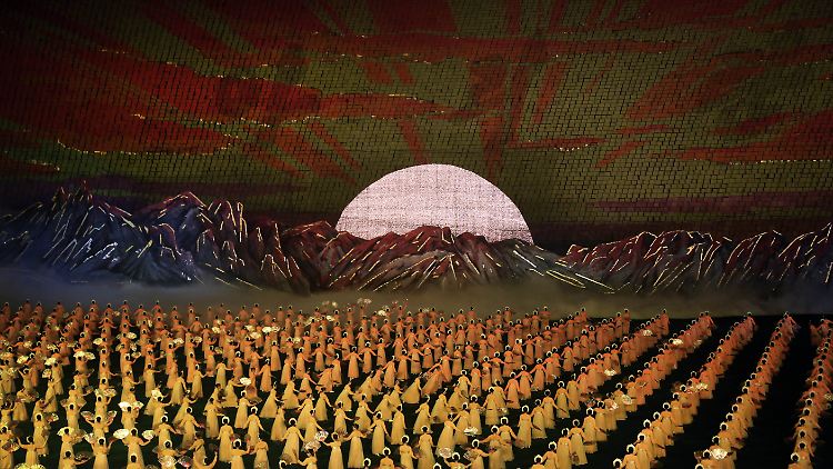 In der Masseninszenierung ist Nordkorea groß: Beim Arirang-Festival im vergangenen Sommer spielt auch der Berg Paektu eine Rolle.
