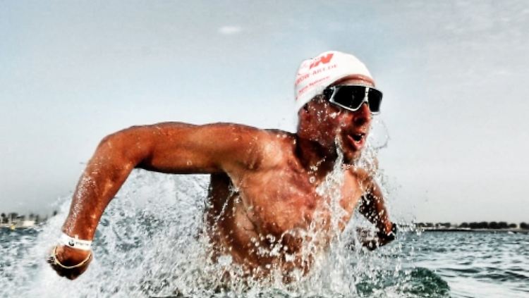 Der 46-jährige Lehrer ist der Erste, dem die schwimmende Durchquerung des Bodensees geglückt ist.