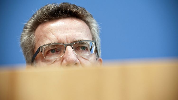 De Maizière taucht derzeit ab, wenn es um die unbequemen Fragen geht.