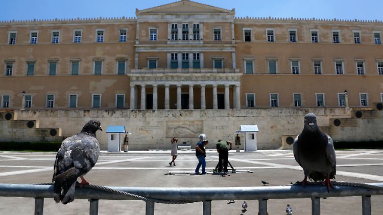 Das Parlament in Athen muss noch einer Maßnahme zustimmen, bevor neues Geld fließt.