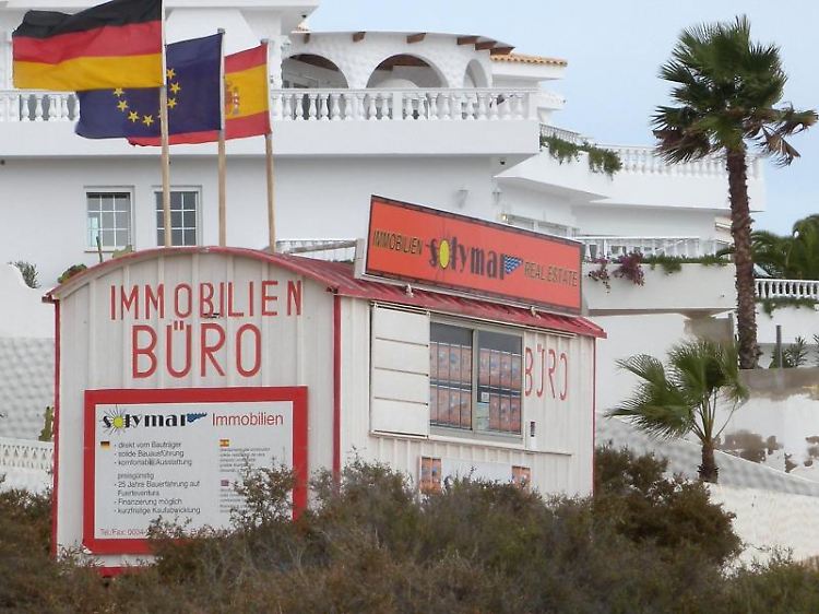 In südeuropäischen Urlaubsländern werben viele Makler auch um deutsche Kunden. Eine Investition sollte hier dennoch gut überlegt sein.