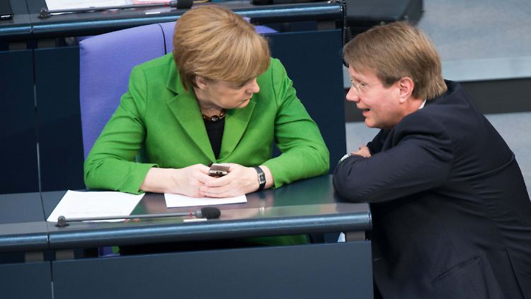 Was wusste Pofalla, was wusste die Kanzlerin über die Abhöraktionen der NSA und die Kooperation mit deutschen Geheimdiensten.