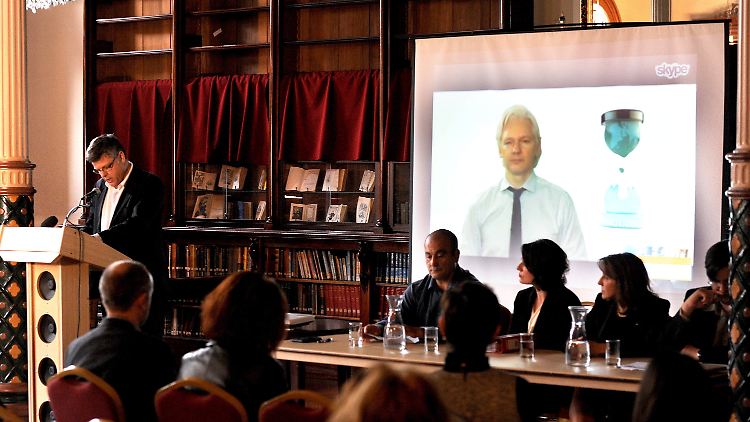 Zu der Gründungsveranstaltung der Wikileaks-Partei konnte der in London festsitzende Assange nur per Video zugeschaltet werden.