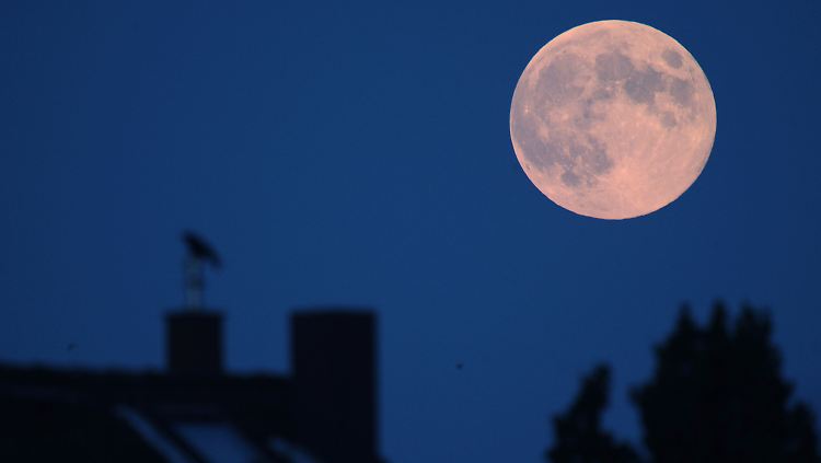Ob Vollmond den Schlaf beeinflusst oder nicht, ist auch unter Experten umstritten. Schweizer Forscher meinen nun, erstmals einen überzeugenden wissenschaftlichen Beweis für einen negativen Effekt gefunden zu haben.