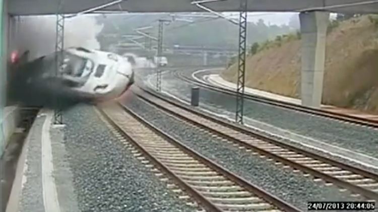 Im Video einer Überwachunskamera ist die Katastrophe zu sehen.