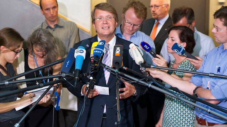 Pofalla: "Sie sehen, dass ich meiner Verantwortung - der Kontrolle der nachrichtendienstlichen Arbeit  - zu 100 Prozent nachgekommen bin."