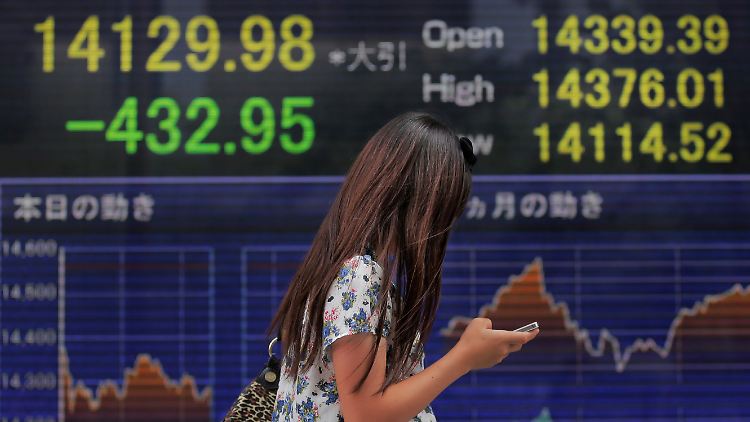 Fast 433 Punkte verloren: Der Nikkei muss vor dem Wochenende schwer büßen.