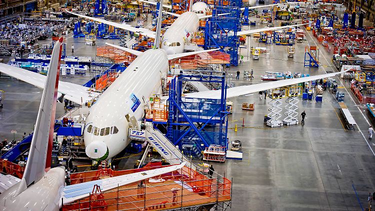 Flugzeuge vom Typ Dreamliner bei der Montage in der Boeing-Werft in Everett