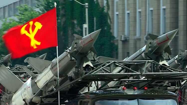 Parade in Pjöngjang: Die tatsächliche militärische Stärke Nordkoreas ist unklar. Zurzeit hält Südkorea aber gemeinsam mit den USA ein Manöver ab.