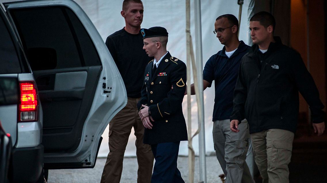 2013-07-27T011852Z_2122586156_GM1E97R0PSP01_RTRMADP_3_USA-WIKILEAKS-MANNING.JPG1498558025564354622.jpg