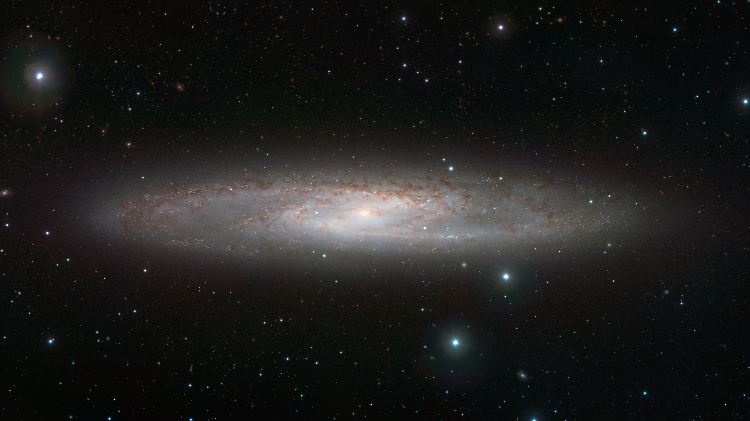 Die Sculptor-Galaxie ist mit ihren 11,5 Millionen Lichtjahren unser kosmischer Nachbar.
