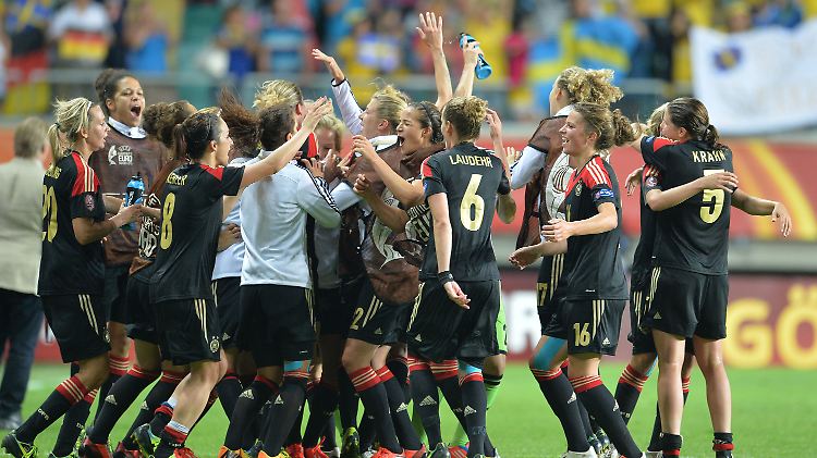 Einmal wollen sie noch jubeln: Deutschlands Fußballerinnen nach dem Sieg gegen Schweden im Halbfinale.