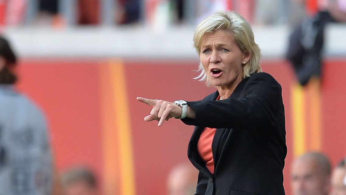 Da half auch alles Gestikulieren seitens der Bundestrainerin nichts: Im Vergleich zu früheren Europameisterschaften - die letzten sechs gewann Deutschland immerhin in Folge - spielte die junge Mannschaft bis dato ein desolates Turnier.