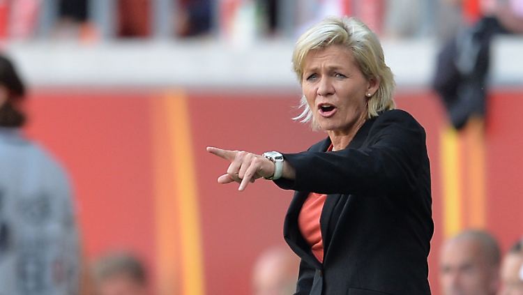 Da half auch alles Gestikulieren seitens der Bundestrainerin nichts: Im Vergleich zu früheren Europameisterschaften - die letzten sechs gewann Deutschland immerhin in Folge - spielte die junge Mannschaft bis dato ein desolates Turnier.