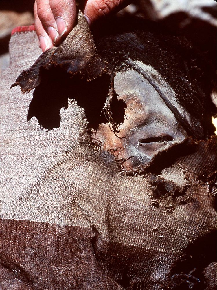 Eine von drei im Jahr 1999 auf dem Llullaillaco entdeckten Mumien; sie wurden vor etwa 500 Jahren begraben.