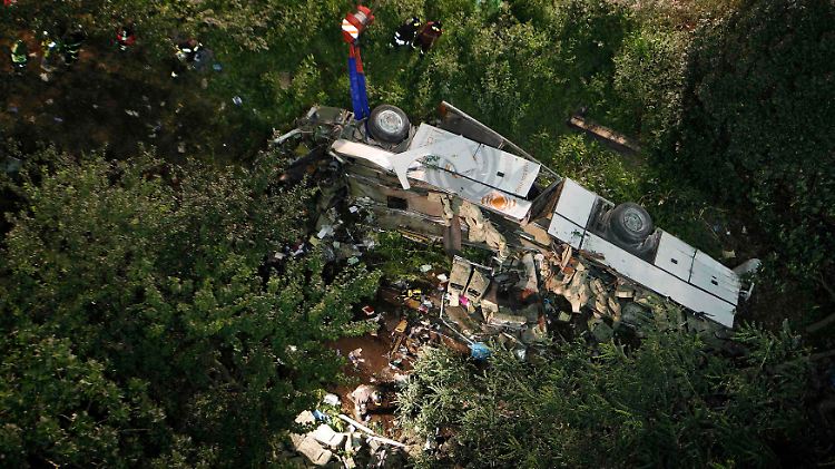 2013-07-29T070923Z_287108988_GM1E97T0OFK01_RTRMADP_3_ITALY-CRASH.JPG272361521830153333.jpg