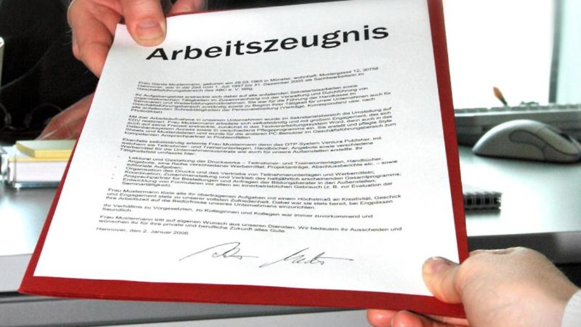 Arbeitgeber dürfen die Elternzeit eines Mitarbeiters im Arbeitszeugnis erwähnen. Foto: Jens Schierenbeck
