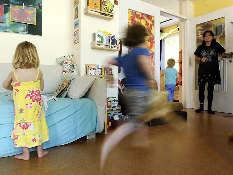 Eine Aufsichtsperson auf drei Kinder - in Deutschland ist das der Ausnahmefall.