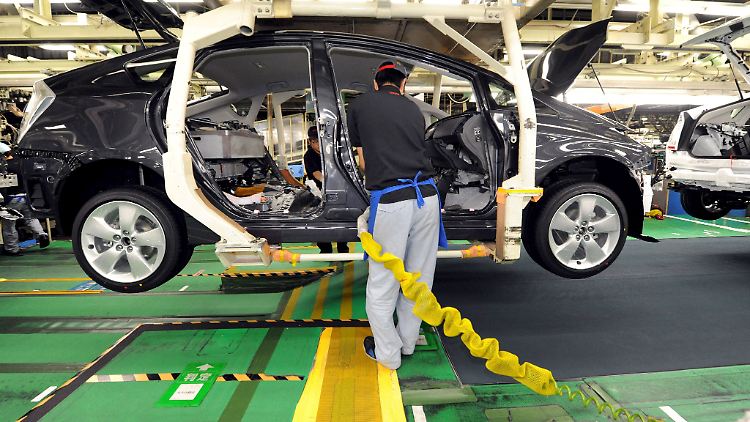 Sinkende Industrieproduktion, aber auch ein Rückgang bei der Arbeitslosigkeit: Japans Wirtschaft blickt nach vorn.