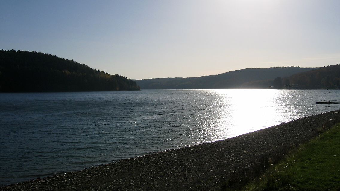 ... Freizeit- und Erholungsgebiet beliebt. Aktuelle Wassertemperatur: 20 Grad Celsius. -