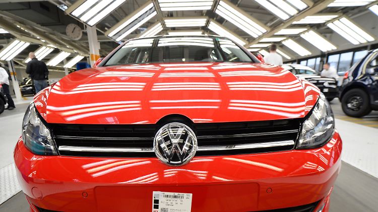 Ein "Golf VII", bereit für den Verkauf: Der weltweite VW-Ausstoß liegt bei fast 38.000 Fahrzeugen je Arbeitstag.