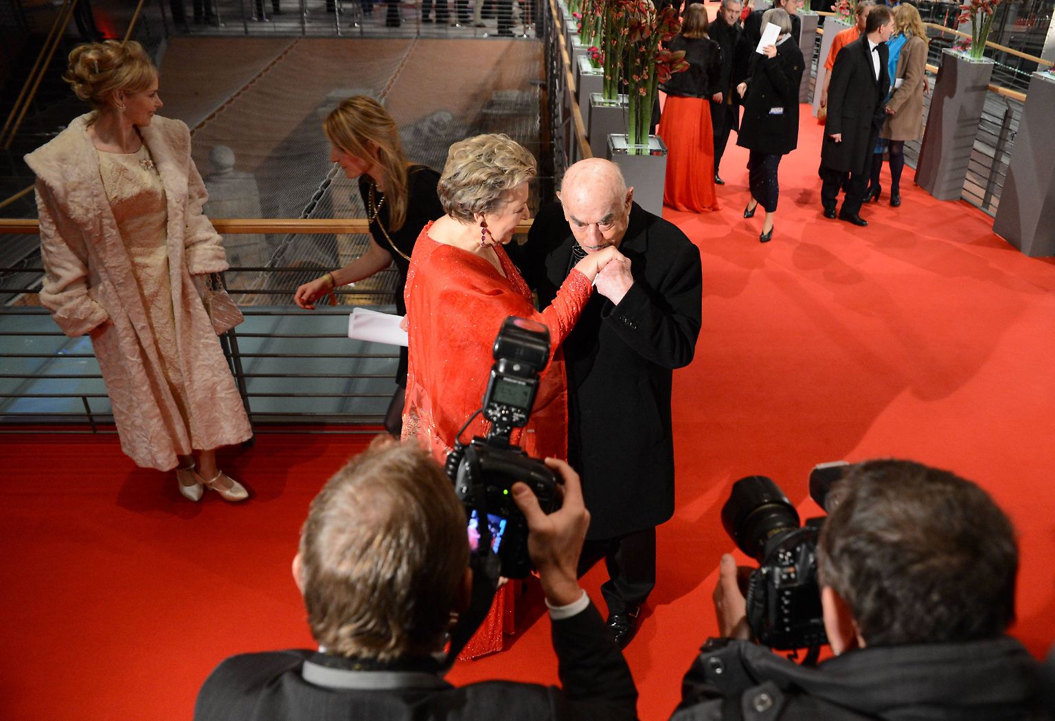 Auf dem roten Teppich fühlt sich Artur Brauner noch immer wohl - auch wenn der Filmproduzent inzwischen die eine oder andere Glamourgala auslässt.
