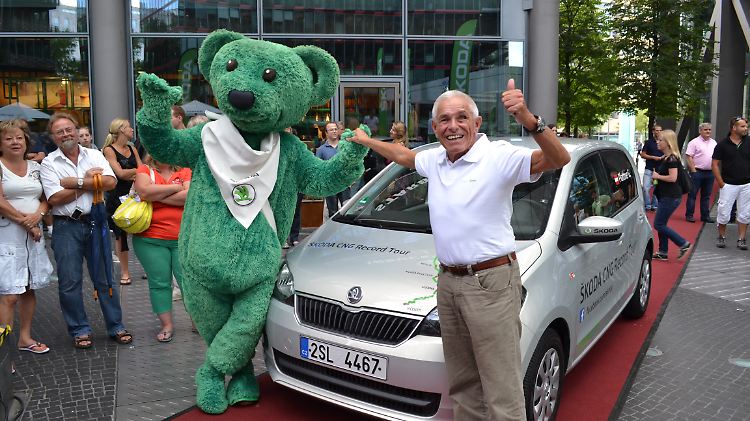 Gerhard Plattner bei seinem Zwischenstopp am Potsdamer Platz in Berlin.