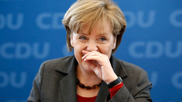 Kanzlerin Angela Merkel: Laut Autor Bollmann hält sie vor allem die westdeutschen für hysterisch, verwöhnt und geschichtsvergessen.