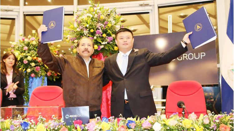 Wang Jing (re.) soll Nicaraguas Präsident Ortega einen Kanal bauen, um das Monopol des Panama-Kanals zu brechen.