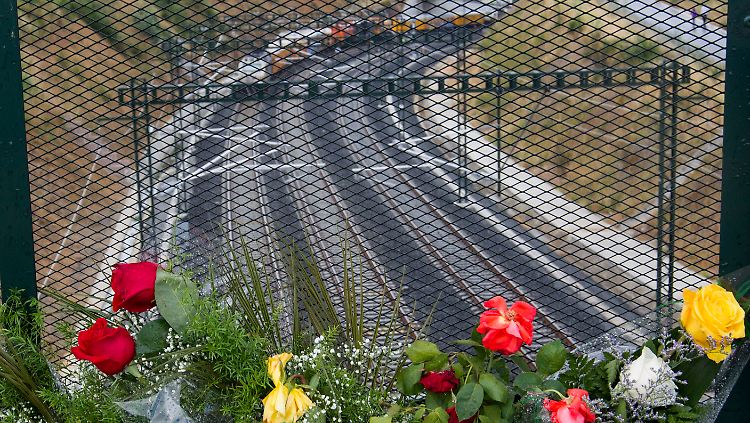 Bei dem Unglück kurz vor dem Bahnhof von Santiago de Compostela starben 79 Menschen.
