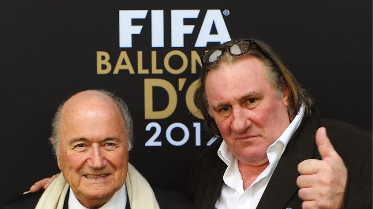 Sepp Blatter (l.) ließ sich im Fifa-Film von Tim Roth mimen, Gerard Depardieu (r.) spielte Jules Rimet.