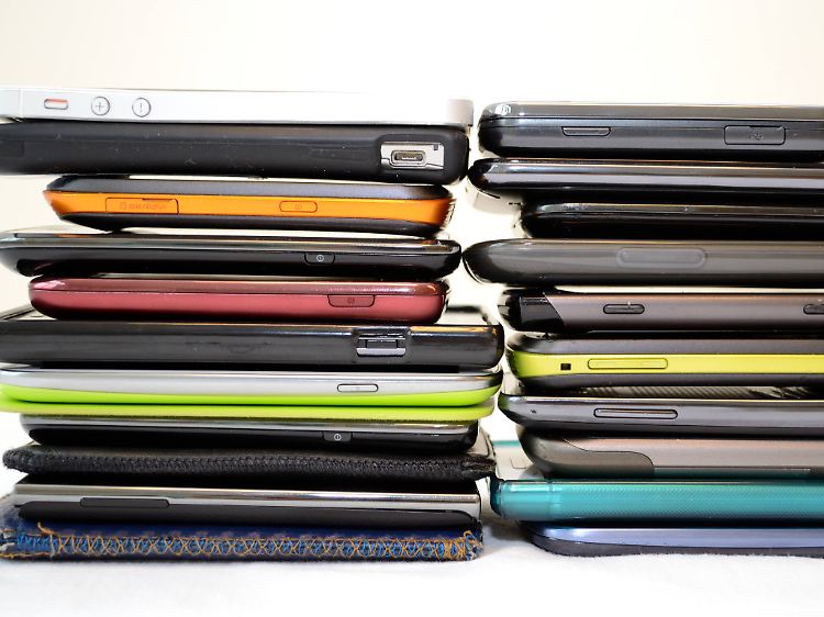 Obwohl es eine Vielzahl verschiedener Modelle und Anbieter gibt, dominieren Apples iPhone und Samsung den Markt.